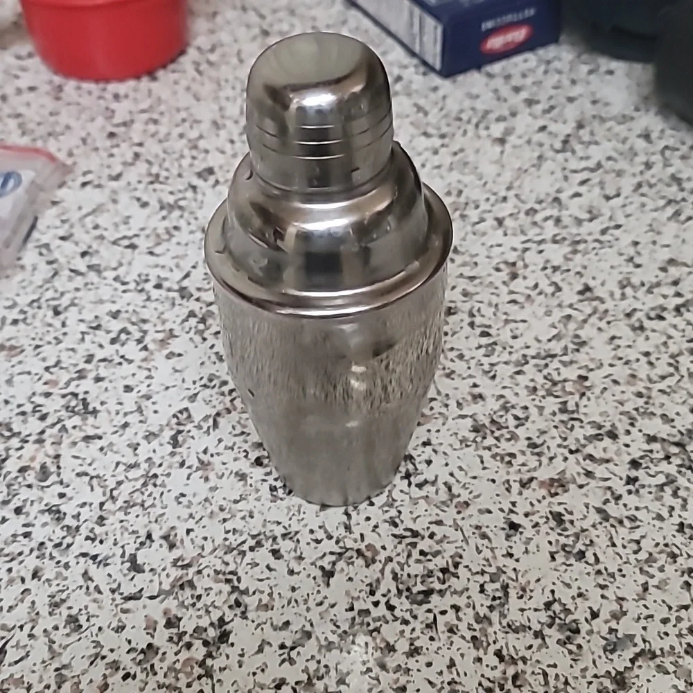 Stainless steel cocktail shaker